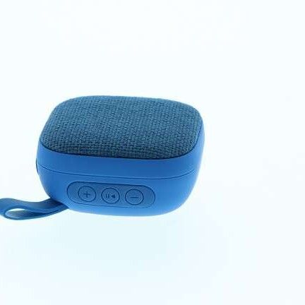 Parlantes Xtech XTS-600 Yes - Azul - Parlante ultracompacto con micrófono incorporado - Reproducción sin cables hasta 10 metros de distancia de la fuente - Recubrimiento de goma muy duradero, resistente a las salpicaduras - Impedancia: 4 Ohm
